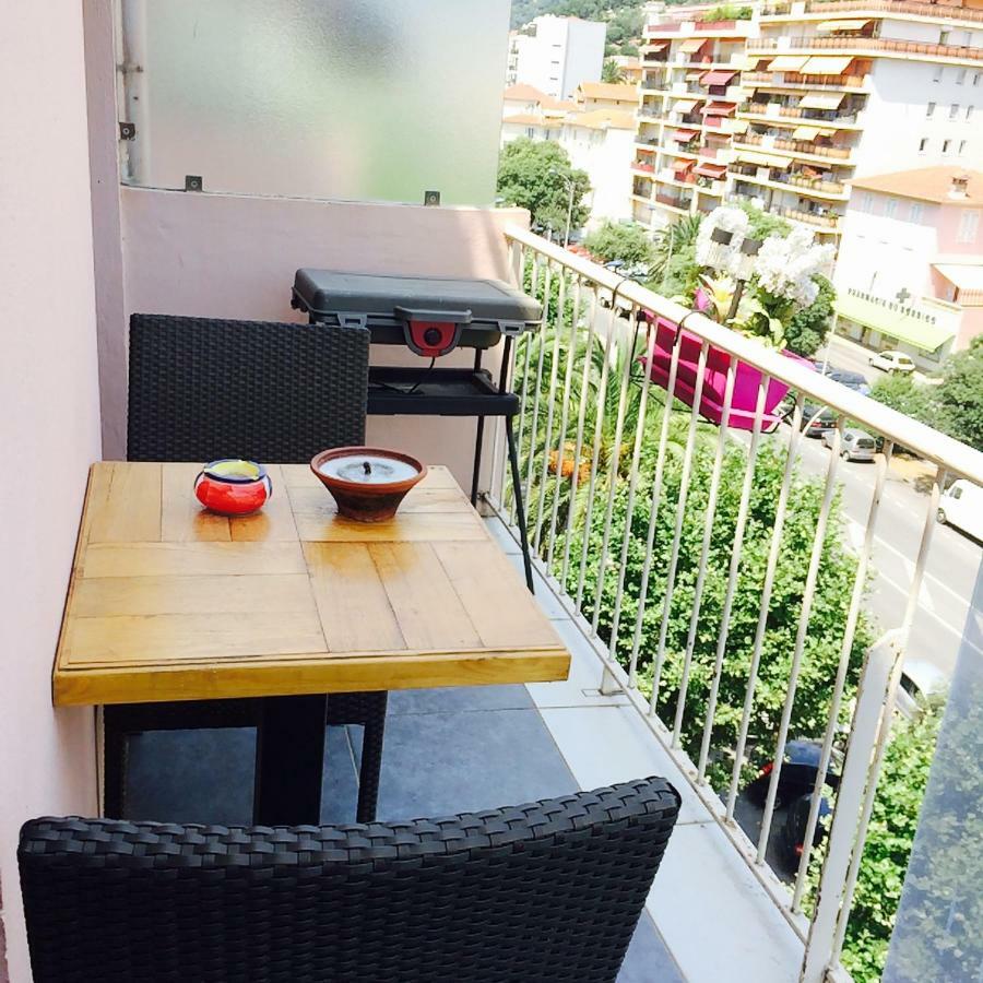Chambre Dans Guest House Borrigo Menton Bagian luar foto