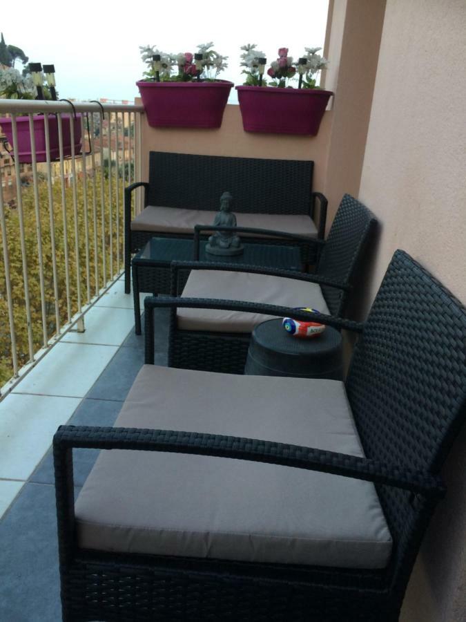 Chambre Dans Guest House Borrigo Menton Bagian luar foto